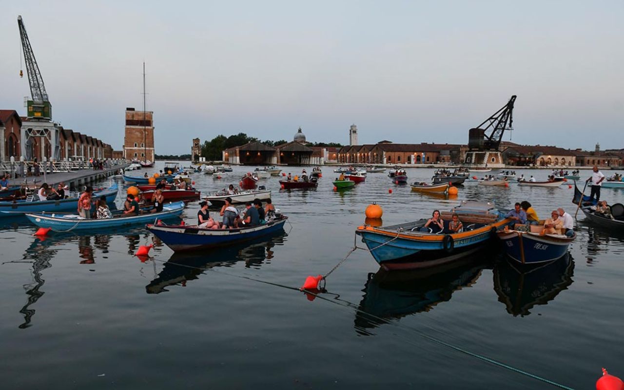 L'estate a Venezia con Cinema Barch-In, il drive-in in barca